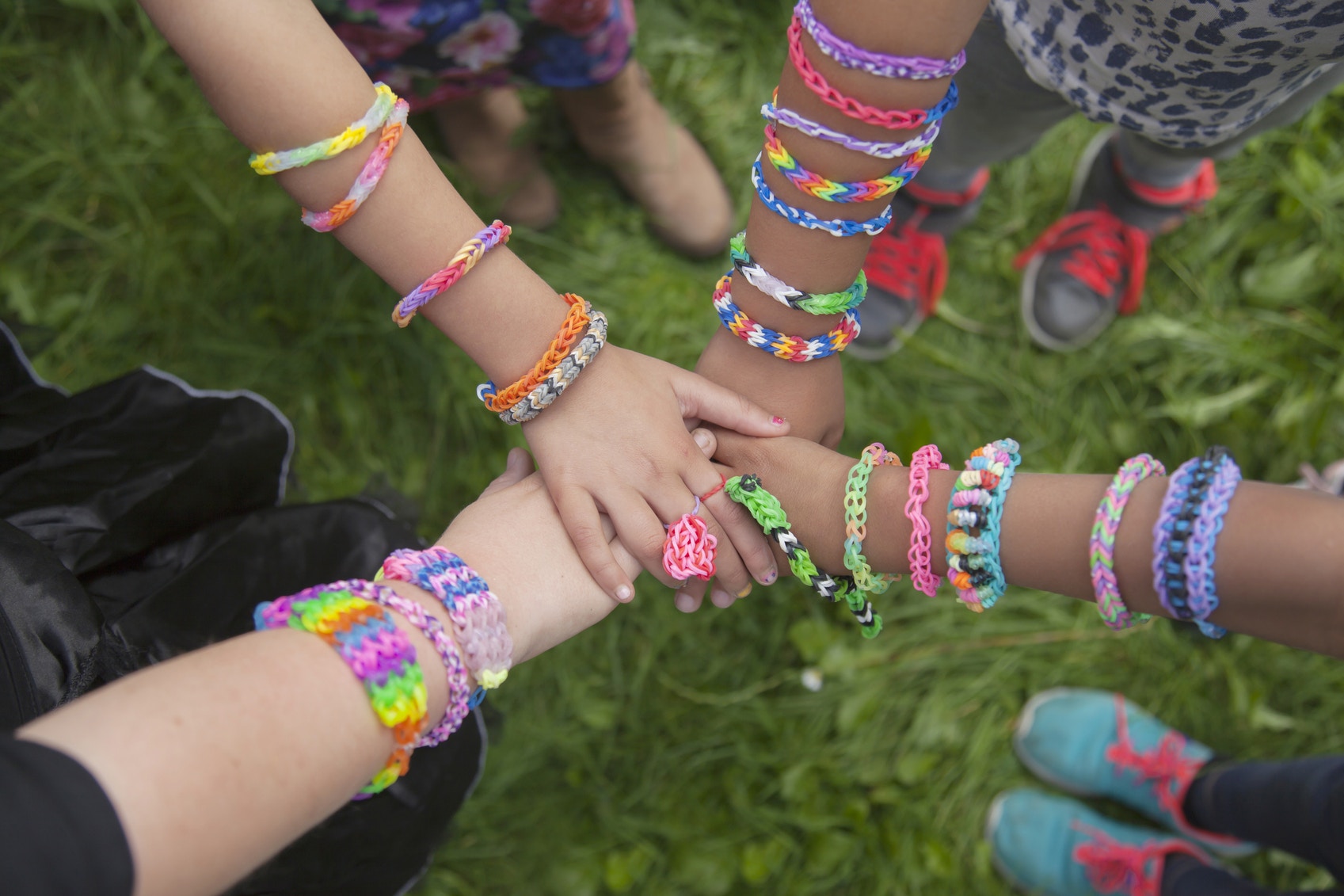 friendship bracelets hands