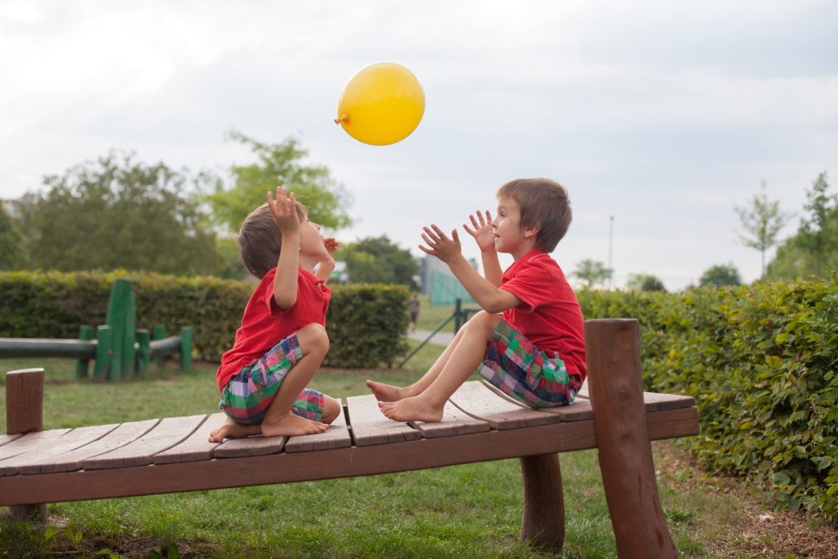 Childre playing with a ballon